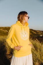 Lade dir das Bild in den Galerie-Viewer, Hoodie Unisex pineapple mit weißer Sonne
