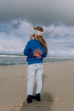 Lade dir das Bild in den Galerie-Viewer, Kids Sweater, Meeres blau mit Neon orangener Sonne
