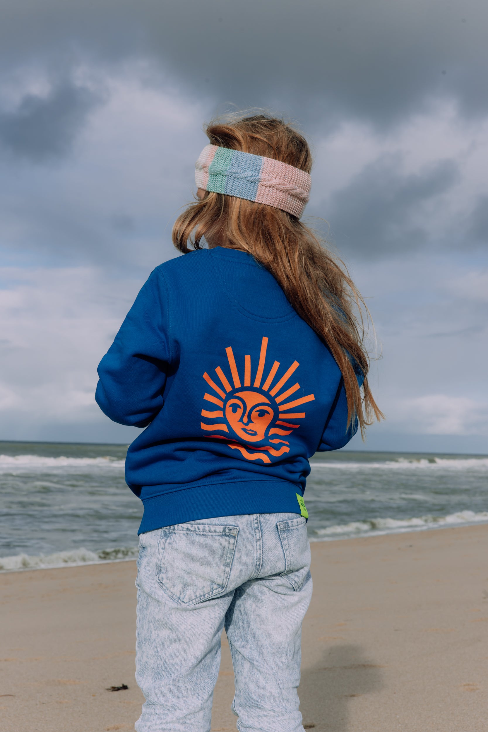 Kids Sweater, Meeres blau mit Neon orangener Sonne