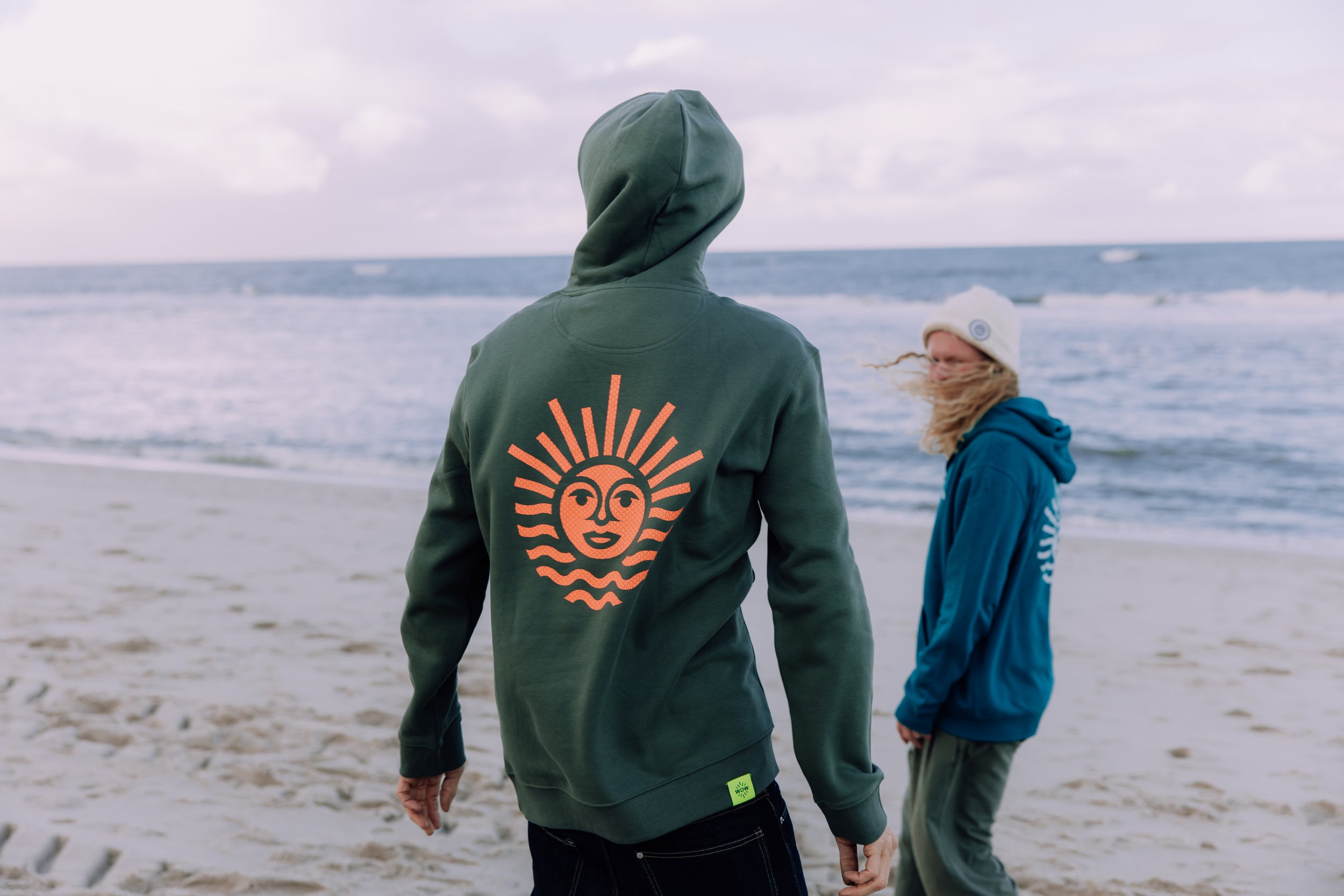 Hoodie in Khaki mit WOW-Sonne in Neon Orange, unisex