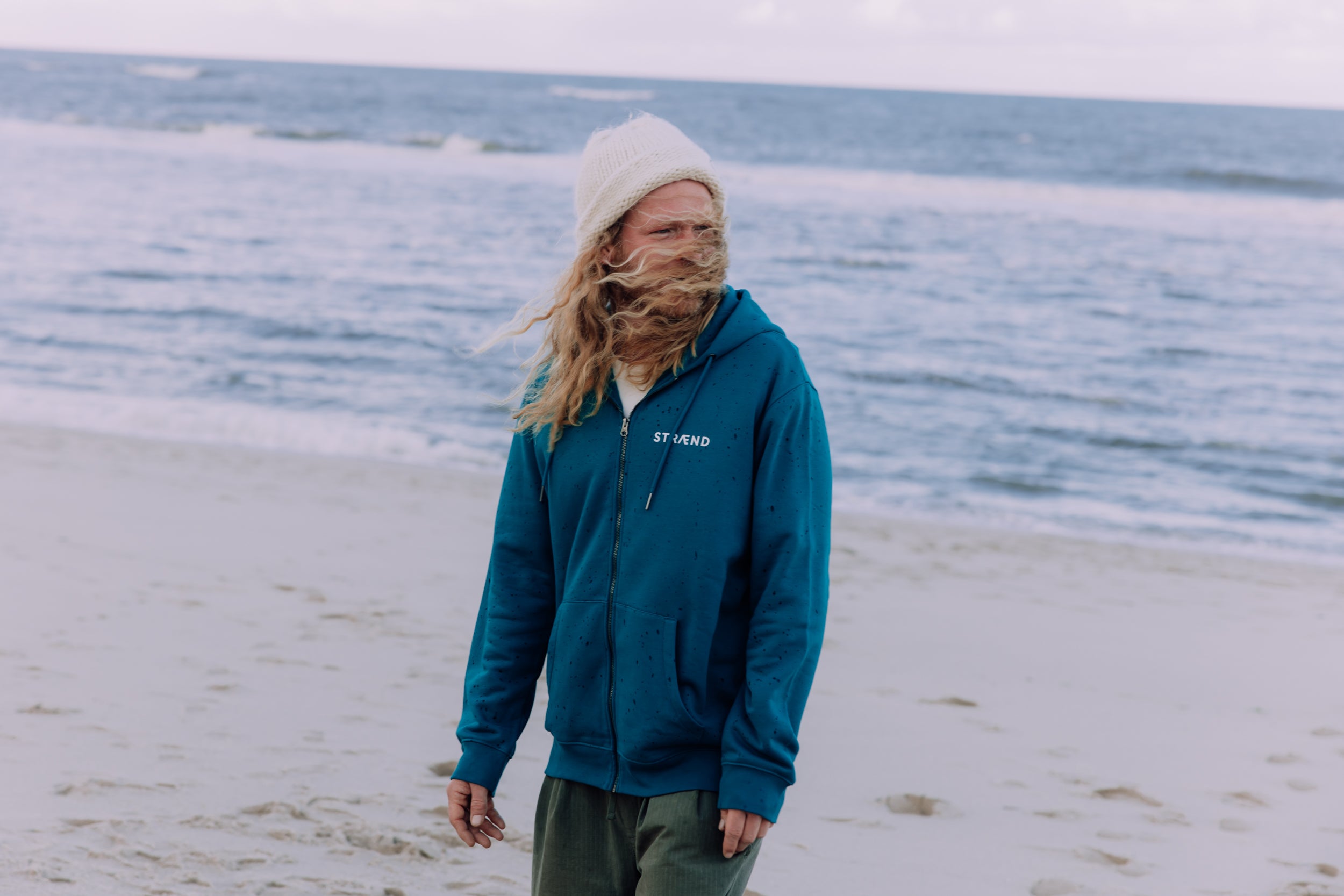 Hoodie in Pfauengrün mit Sonne in weiss, unisex