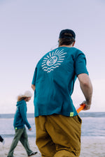 Lade dir das Bild in den Galerie-Viewer, T-Shirt in Pfauengrün mit WOW-Sonne in Weiss, Herren
