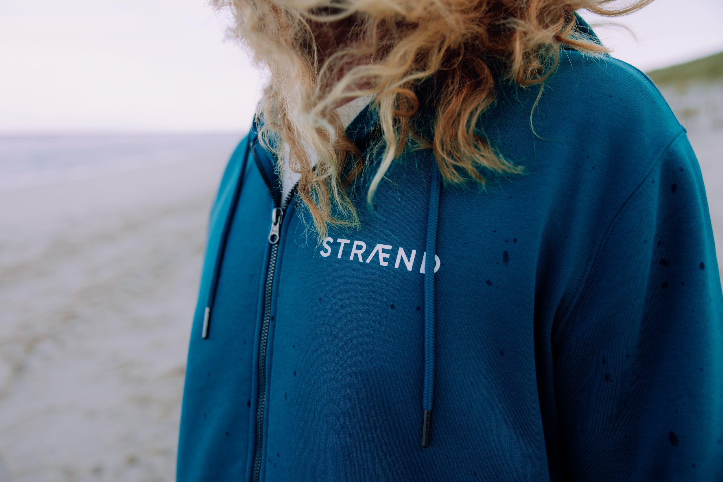 Hoodie in Pfauengrün mit Sonne in weiss, unisex