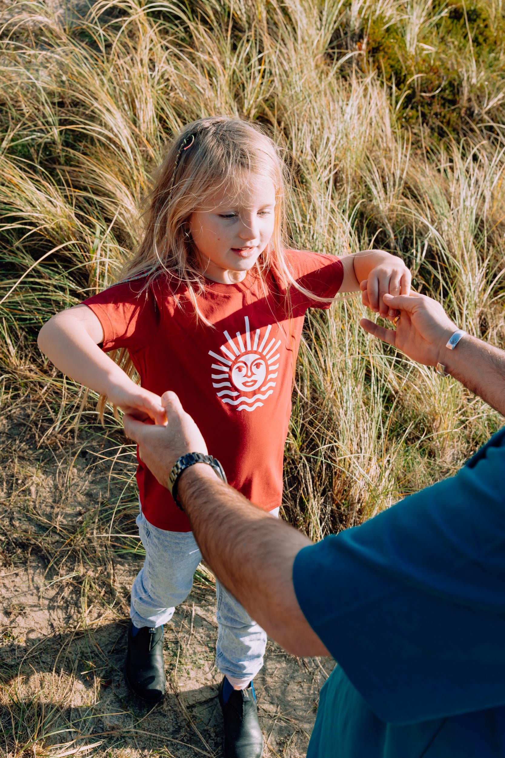 Kids T-Shirt in Poppy Red mit Weisser Sonne