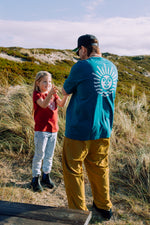 Lade dir das Bild in den Galerie-Viewer, T-Shirt in Pfauengrün mit WOW-Sonne in Weiss, Herren
