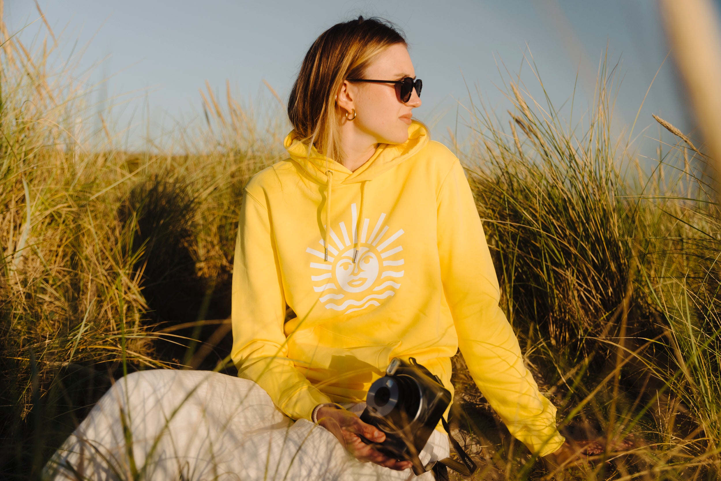 Hoodie Unisex pineapple mit weißer Sonne