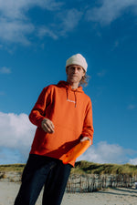 Lade dir das Bild in den Galerie-Viewer, Hoodie in Paprika-Rot  mit WOW-Sonne in weiss, unisex
