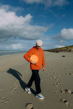 Lade dir das Bild in den Galerie-Viewer, Hoodie in Paprika-Rot  mit WOW-Sonne in weiss, unisex
